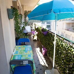 Chill Out Apartment, 2 Mins From Beach Apartment Nice